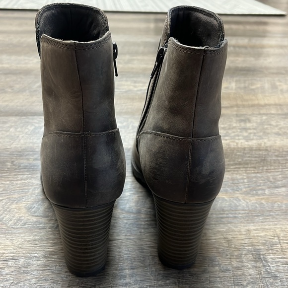 GUC Clarks ankle booties - Picture 5 of 5